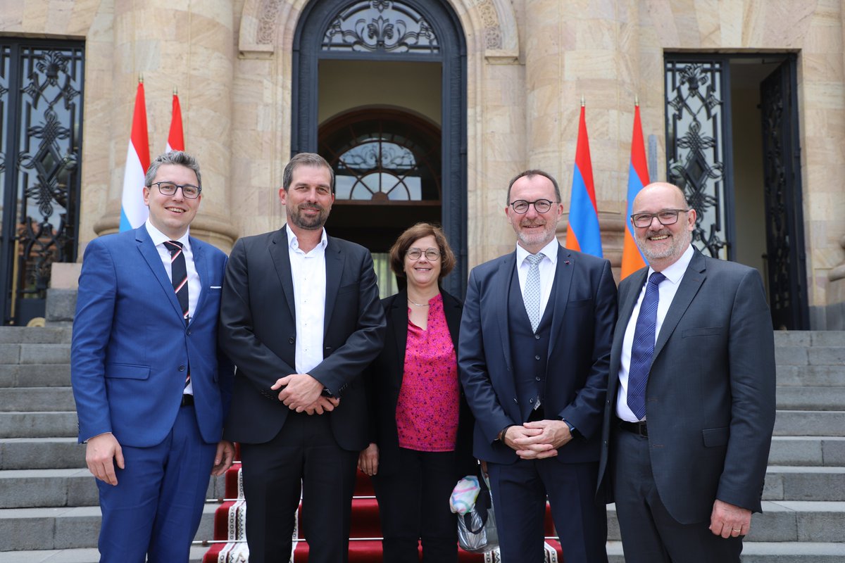 « Une visite pleine de symbolisme et de sens » : le Président de la Chambre @ClaudeWiseler & @YvesCruchten @OctavieModert @georges_engel @svnee sont en visite officielle en 🇦🇲avec un triple message de soutien pour leurs interlocuteurs arméniens. 🔗chd.lu/fr/VisiteOffic…