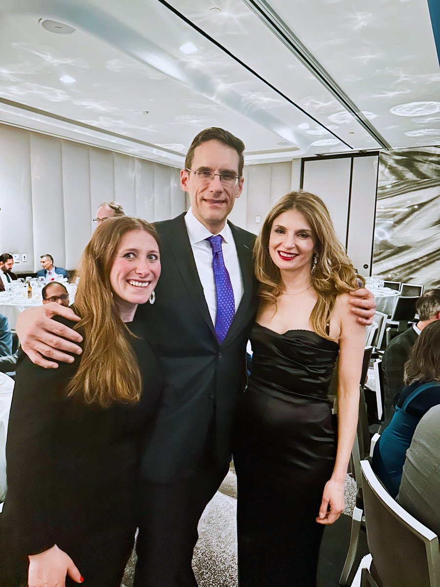 PopovVioleta's tweet photo. “How it started, how it’s going” 💫
Look what popped up on my timeline : #DDW2016 vs. #DDW2024 ! I 🕵️ @AustinChiangMD @allie_schulman with our amazing mentor/fearless leader @MetabolicEndo !
Missing @SighPichamol in this 📸 https://t.co/PmZYfocvPm