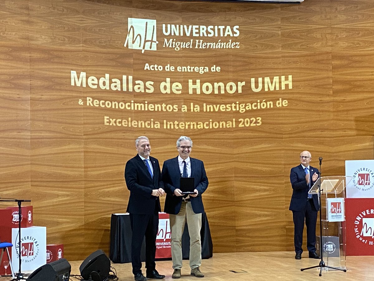 Eduardo de Puelles (@edepuelles) on Twitter photo Medalla de Honor UMH a Constantino Sotelo por su contribución a nuestra Universidad recogida por Diego Echevarria <a href="/NeuroAlc/">Instituto de Neurociencias UMH-CSIC</a> <a href="/UniversidadMH/">UMH</a> <a href="/SalvaMP1961/">Salvador Martinez</a> Medalla de Honor UMH a Constantino Sotelo por su contribución a nuestra Universidad recogida por Diego Echevarria <a href="/NeuroAlc/">Instituto de Neurociencias UMH-CSIC</a> <a href="/UniversidadMH/">UMH</a> <a href="/SalvaMP1961/">Salvador Martinez</a>