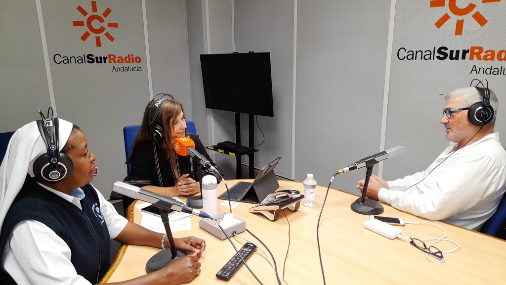 AndaluciaAhora_'s tweet photo. Hoy nos ha visitado Sister Mary y el presidente de 
@ONGPozos Coco San Emeterio para dar a conocer la vida de los niños sin hogar en Kenia  en la @LaTardeMarilo con @MariloMaldonado 

🎧 ¡Escúchalo aquí!   👇

https://t.co/sDjVr0bMsR https://t.co/PHEcF2DLtz