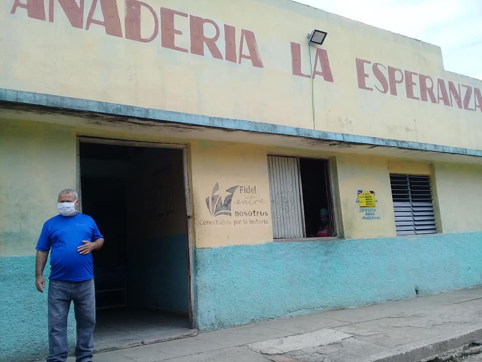 Panadería 'La Esperanza' ubicada en la comunidad Bueycito del municipio montañoso Buey Arriba de la provincia Granma, garantiza, pese a cualquier situación existente, el pan de la canasta básica.
#EPIIAGRANMA
#UEBBUeyArriba