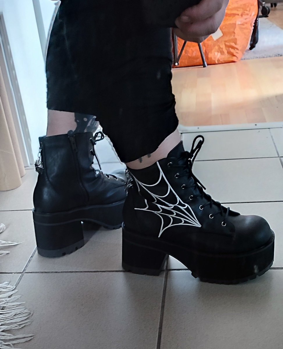 depressed cloud ☁️ tweet media