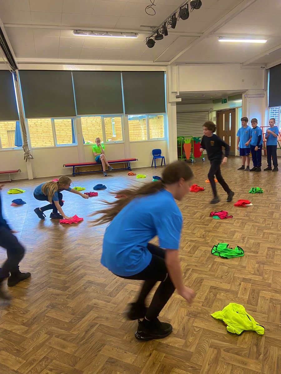 Lots of team building activities in todays PE lesson. Y6 used a combination of team work, speed and observational skills to complete different tasks! 🌈🏃‍♂️👏🏼 #RCPPE #teamworkmakesthedreamwork