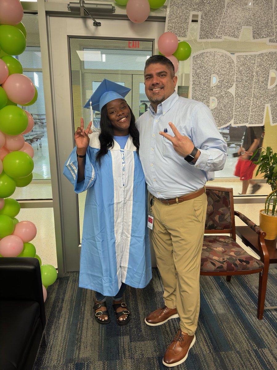 Matilde Djihula, an immigrant student who had to become an adult way before her time. She has beaten multiple obstacles and is now ready to graduate, she’s a reminder of why we do what we do. #ProudPrincipal #FWISDGraduation2024 @ChrisjBarksdale @CharlieGarciaFW @amramsey13