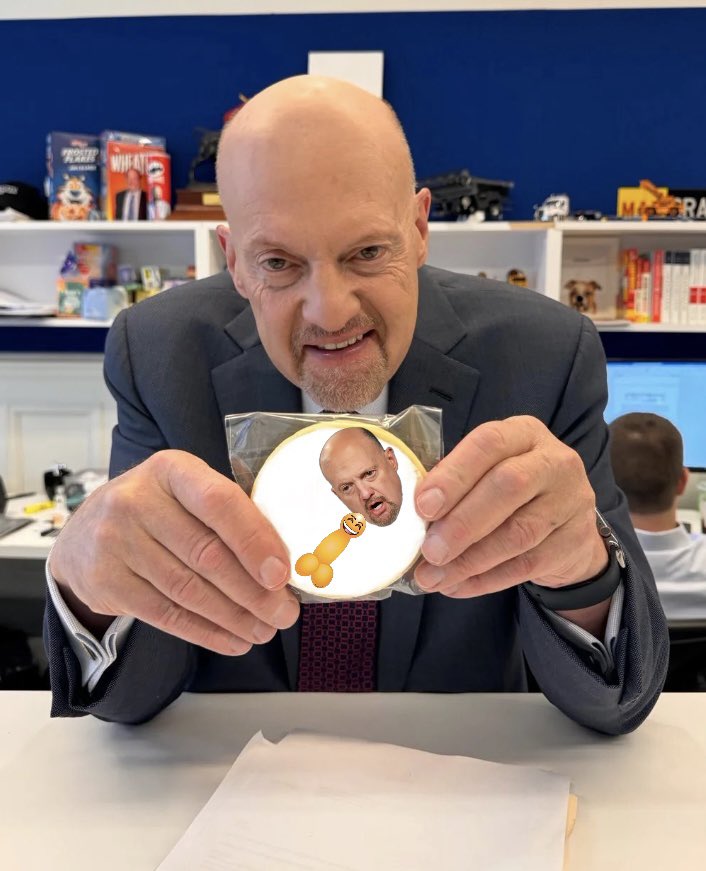 Cramer knows what he likes to eat. 

#hedgieDick #cantStop #WontStop #GameStop $GME
