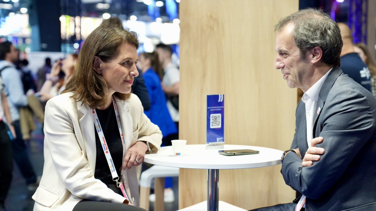 #VivaTech  : inauguration du pavillon régional (stand E59 Hall 1) en présence de @C_MORANCAIS. La Présidente de région, est présente aujourd’hui sur le salon pour rencontrer et échanger notamment avec 9 pépites présentes aujourd’hui sur le pavillon des Pays de la Loire consacré à