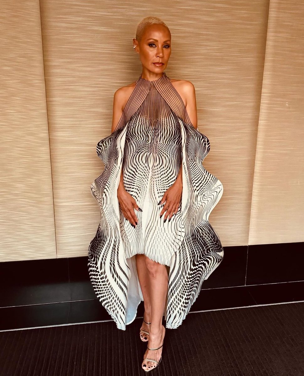 Jada Pinkett Smith (@jadapsmith) has been turning it out lately in looks from HER OWN CLOSET!🔥 Vintage Alaïa by Azzedine himself and Iris van Herpen. Bravo!