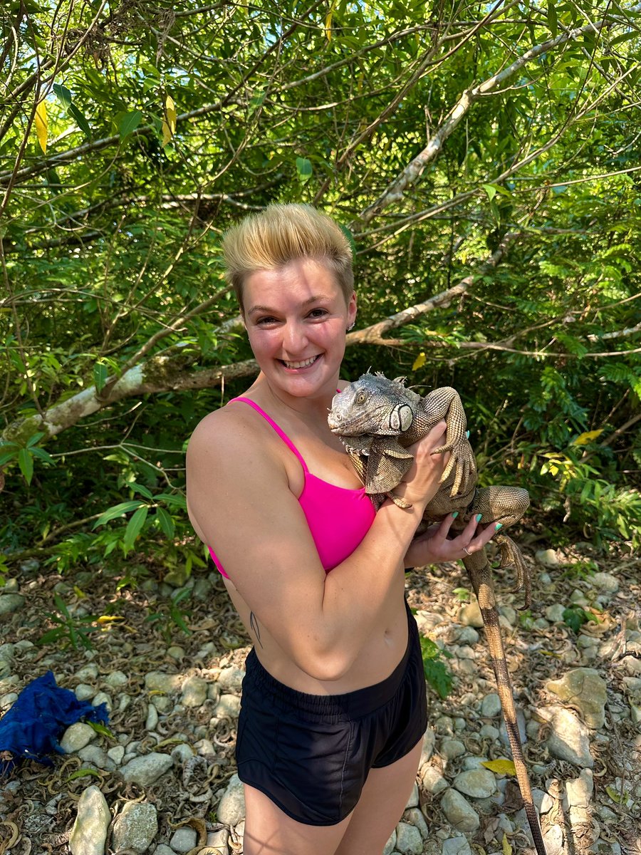 SimpsonWGym's tweet photo. ‼️ICYMI‼️ We had eight team members go on Study Abroad trips this month! It was a once in a lifetime experience for all 🤩
Izzy, Bella, Olivia: London🇬🇧, Paris🥖, Normandy🇫🇷, Munich🇩🇪
Kaley, Annika, Brooklen: Italy🇮🇹🍝
Morgan: Belize🇧🇿🌴🐠
Kaelyn: London🇬🇧
#scwg #mayterm https://t.co/Hpz7XaEFYW