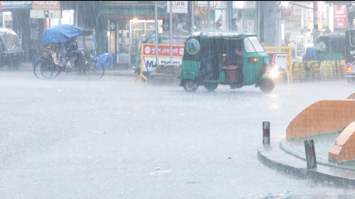 বগুড়ায় মৌসুমের সর্বোচ্চ বৃষ্টিপাতের রেকর্ড