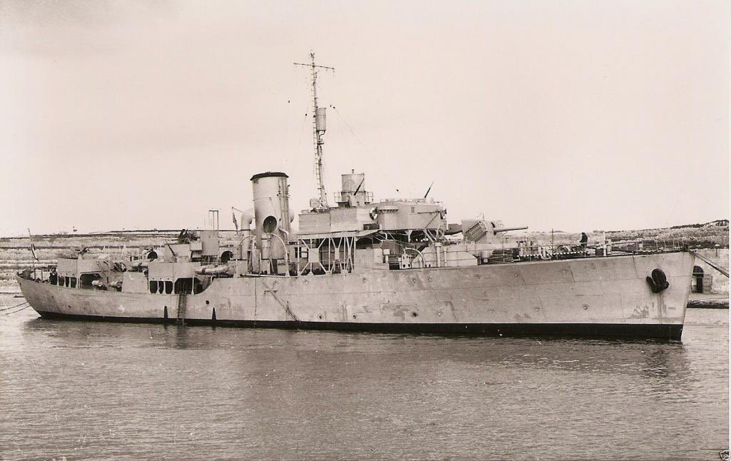 Flower class corvette HMS Mallow (K 81): Launched 22.05.40.