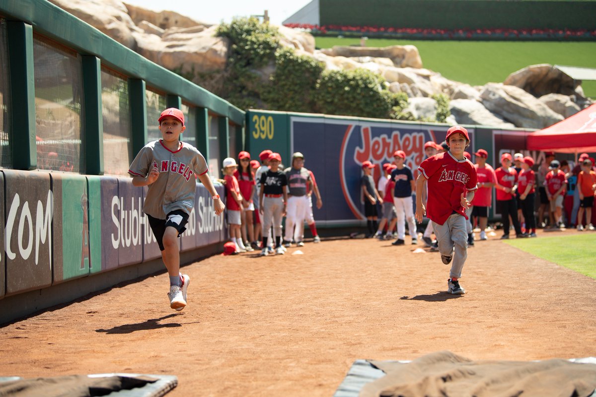 Join us at the Big A on June 1st for the Angels Camp - Stadium Series, presented by @Cfasocal! ⚾️ Kids (ages 6-12) will learn different skills including hitting, pitching, defense, & more! This event benefits the @LAAFoundation. For more info, visit angels.com/clinics.