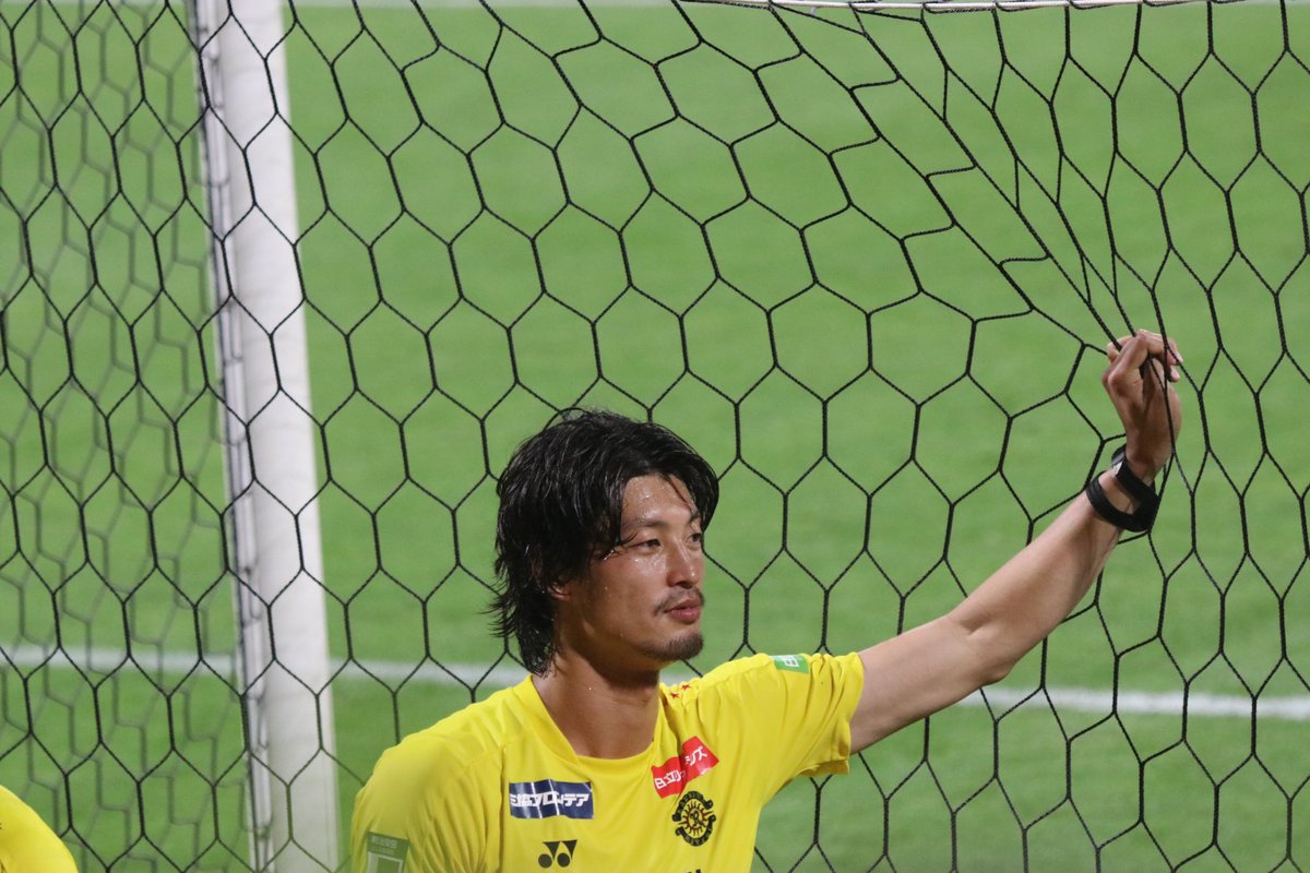 立田は試合終わった後の挨拶時にゴールネット掴みがち。
#立田悠悟
