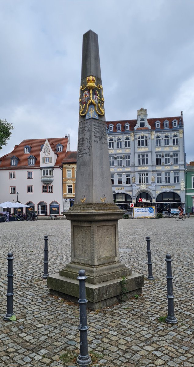 Hallo aus dem Laustzer Land ! Nicht nur in Ruhland gibt es eine schöne Postmeilensäule auch in Senftenberg! Schönen Abend!