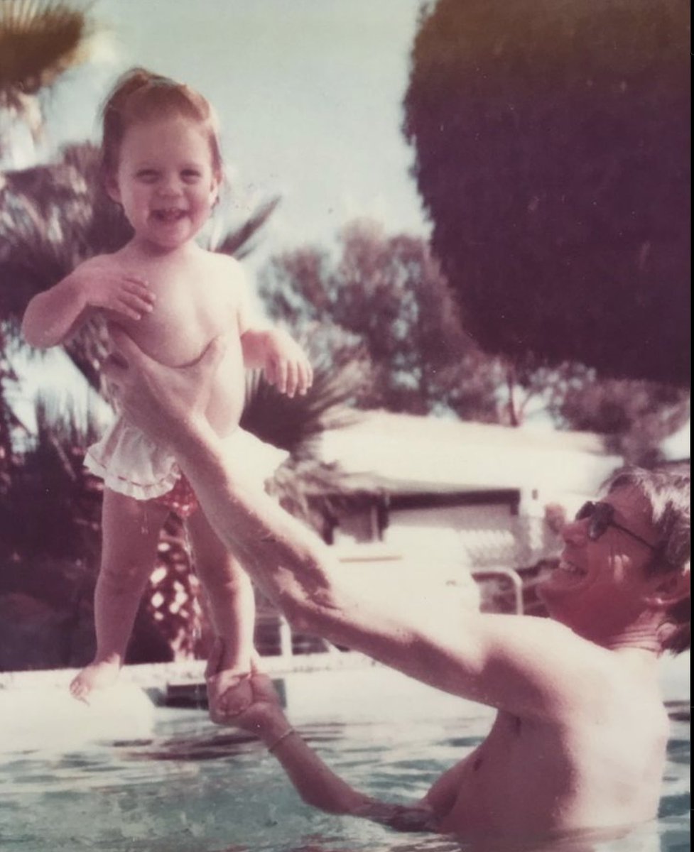 Nancy Sinatra tweet media