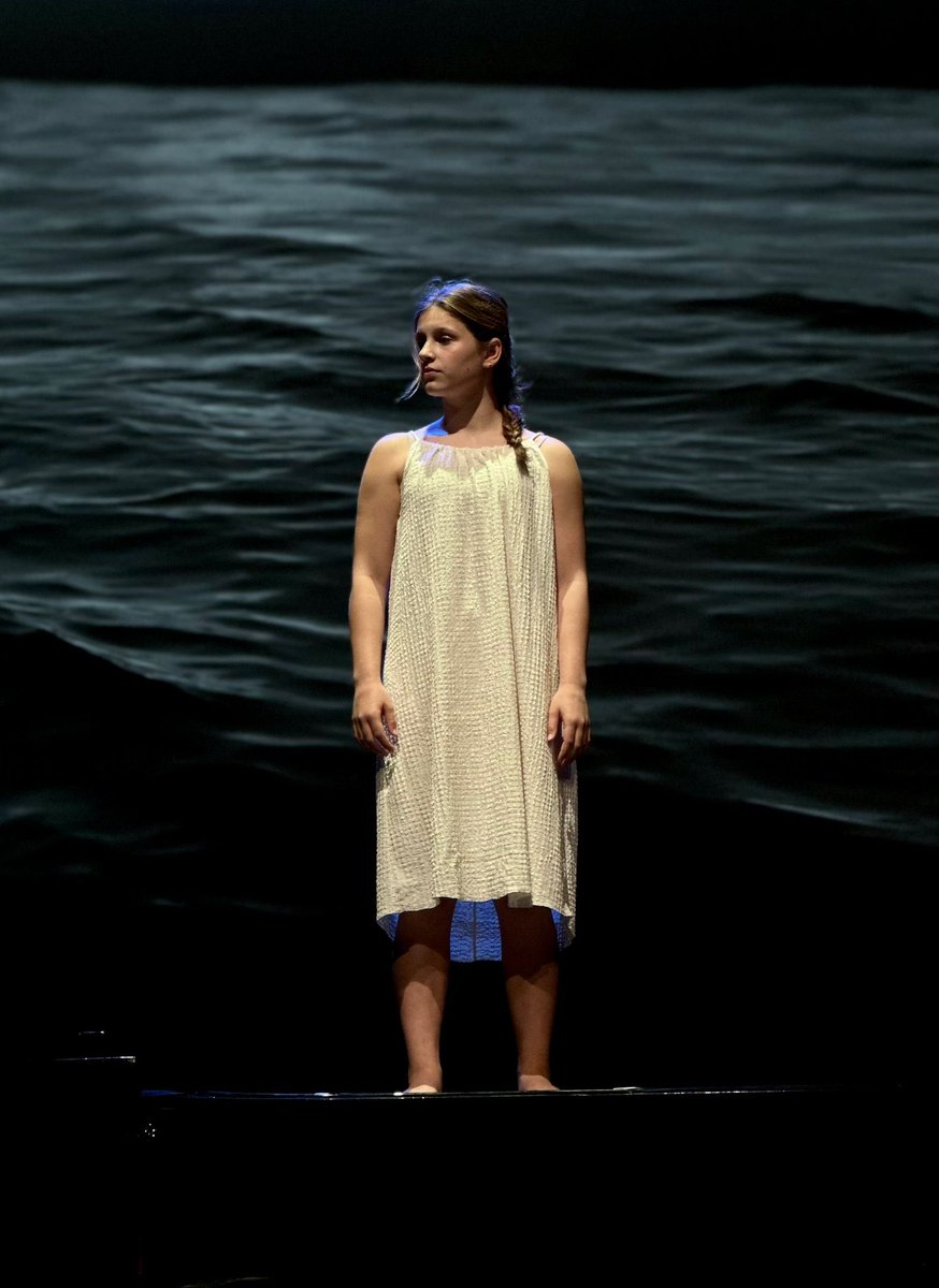 Tranen!

Zelden heeft kunst me zo diep geraakt als vanmiddag bij de generale repetitie van “Wraak!”

Mis het niet! Vrijdagavond 24-5 om 20:15 uur in de Frans Boermanszaal van Maaspoort. 

Echt hoor! Machtig mooi!