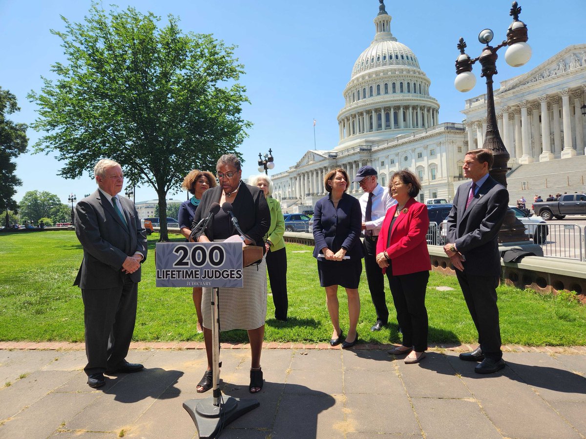 Our EVP of government affairs Jesselyn McCurdy just joined Chair @SenatorDurbin, @SenSchumer, @JudiciaryDems members, and leaders from our coalition to mark the 200th lifetime judicial confirmation during the Biden administration. This milestone is huge, but we must keep going!