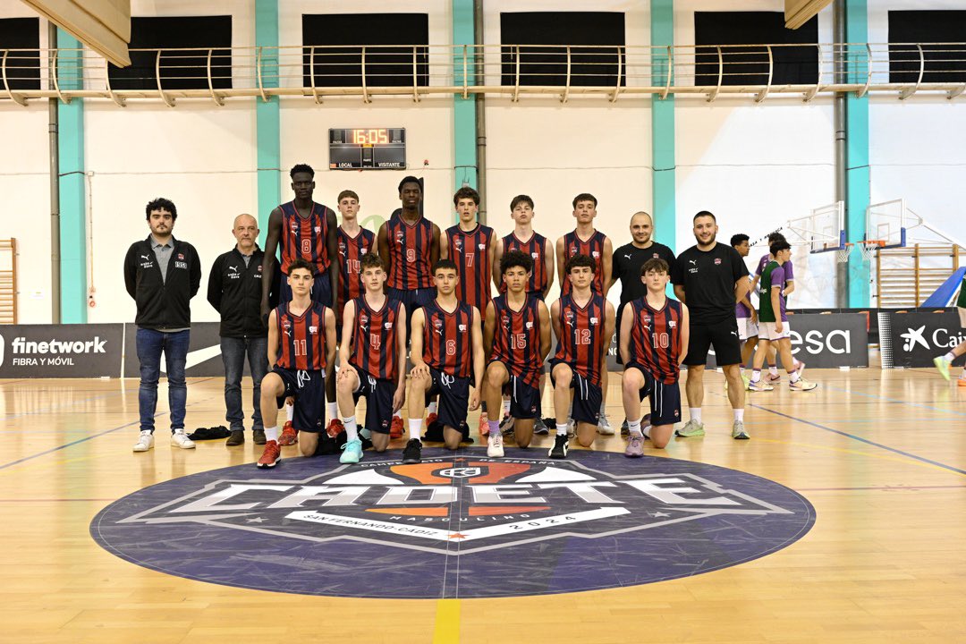 ¡A CUARTOS! ✅🔥 Victoria del cadete de Baskonia 🆚 @CasademontZGZ (64-50) 🏀 Zorionak, mutilak! Mañana nueva batalla en Cádiz 🔵🔴