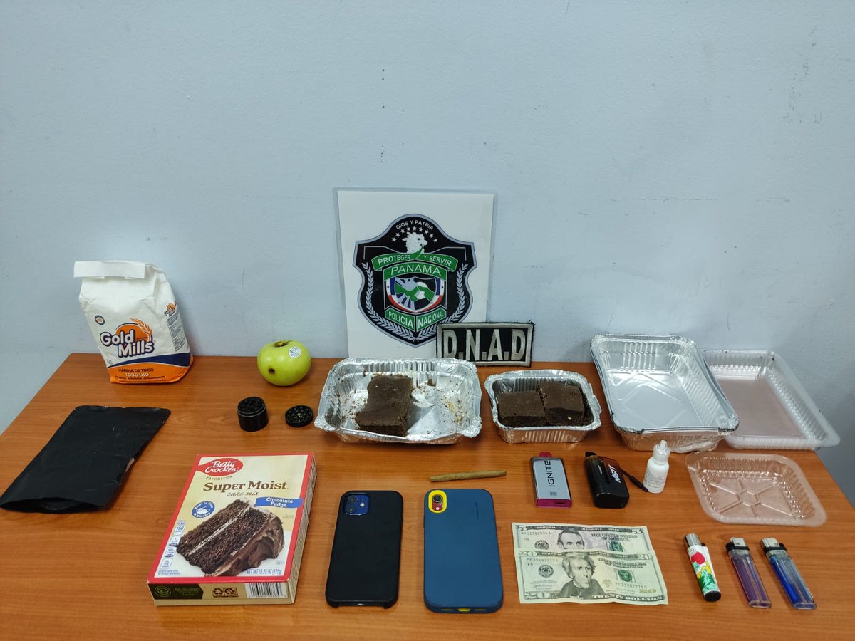 La Policía Nacional informó sobre la aprehensión de dos hombres que se transportaban en un vehículo por Altos de las Praderas. Durante el registro del auto se encontraron dulces con presunta droga. #TReporta