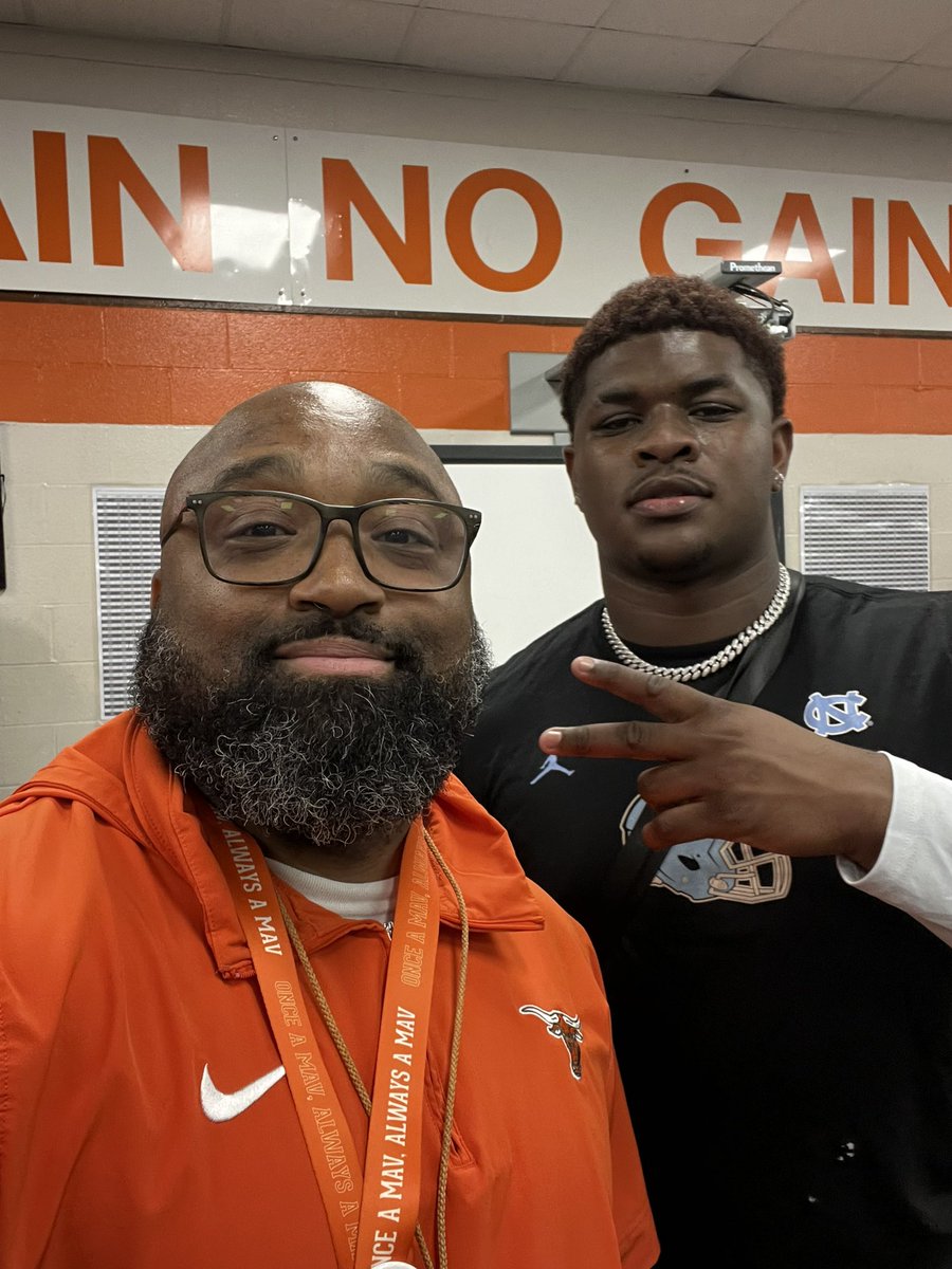 Always great when <a href="/MavLandFootball/">Mauldin Mavericks Football 🏈</a> alumni stop by <a href="/Mauldin_High/">Mauldin High School</a>!! Great to see <a href="/DeuceCaldwell/">“Deuce” Caldwell</a> today! #MADE🤘🏾