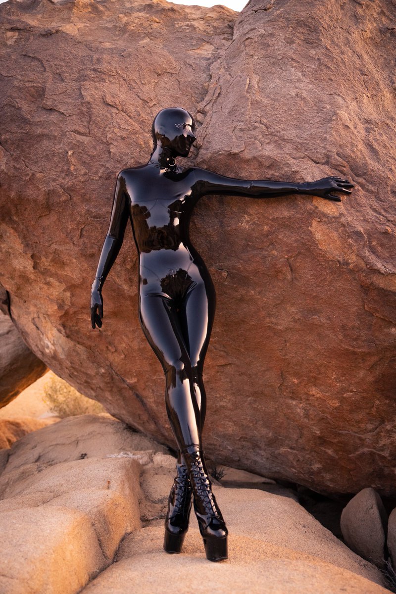 Getting excited for some outdoor summer shoots. A throwback to latex in the desert with Vespa.