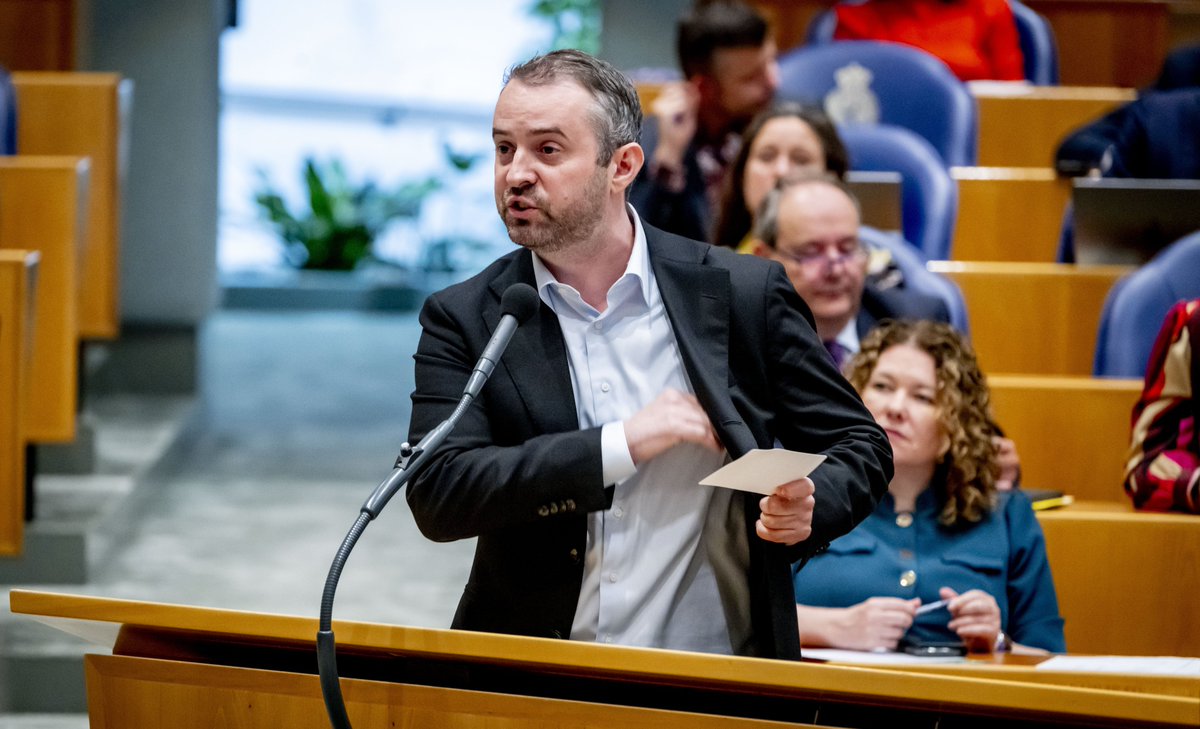 Jimmy Dijk (SP) ontmaskert rechtsextremist Wilders als de anti-Robin Hood: steelt van de armen en geeft aan de rijken bnnvara.nl/joop/artikelen…