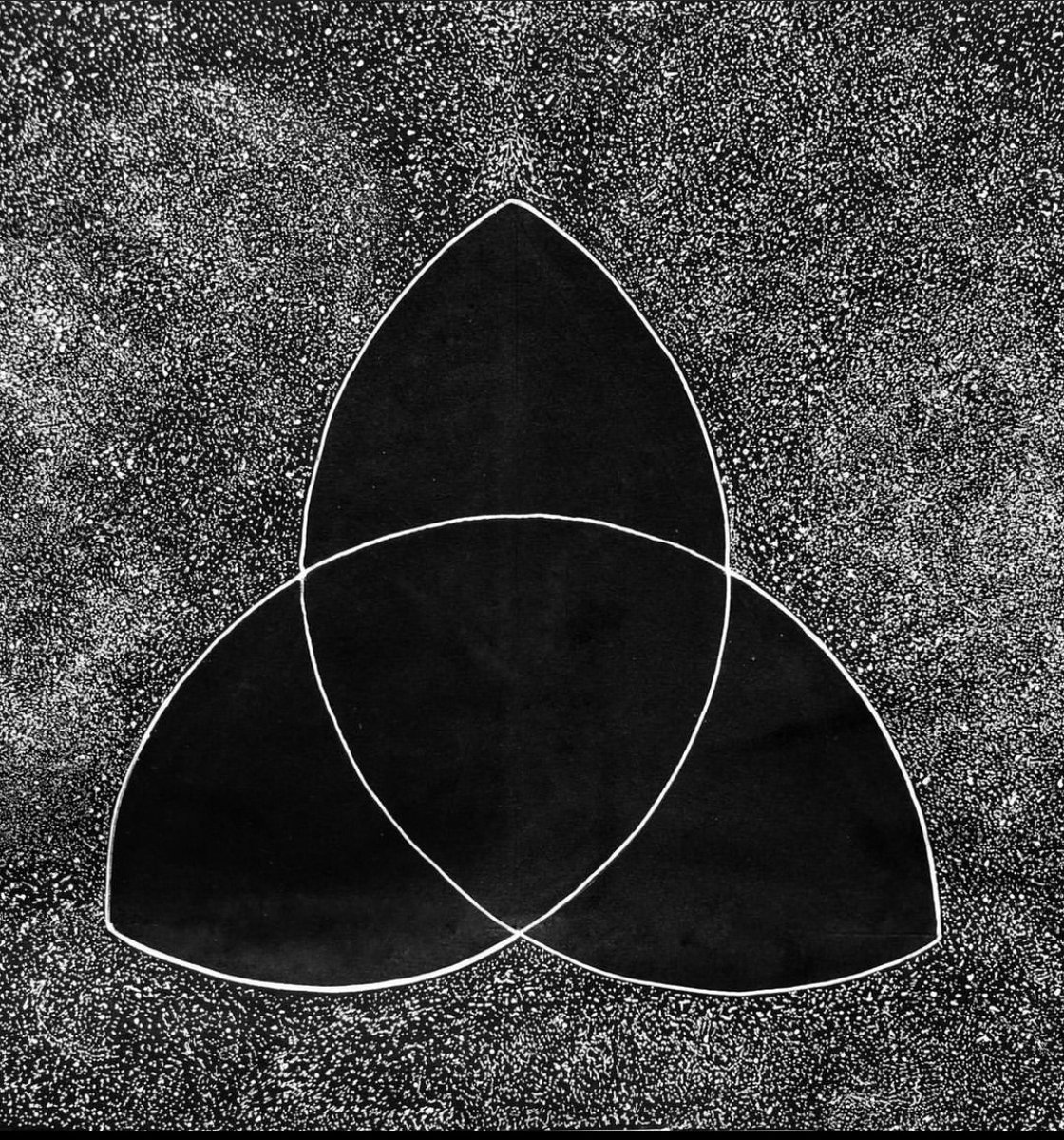 Zbri_Artist's tweet photo. Everything is connected
#blackandwhite #geometric #shape #art #minimalism #abstract #triangle #triangleart #geometryart #modernart #contemporaryart #mystery #dimension #abstractphotography #simplegeometry #humor #abstractartist #Londonart #UKartist #dark https://t.co/6nDDivkTYn