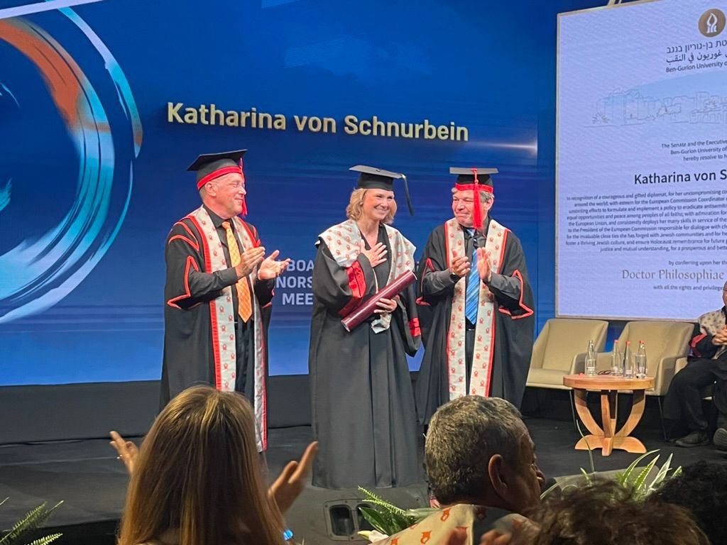 The #antisemitic tsunami we have seen since 7 Oct threatens Jews across the globe. It goes against everything the EU stands for. It endangers our society, democracy & security. It is with great humility that in times like these I accepted the Honorary Doctorate from @bengurionu🙏