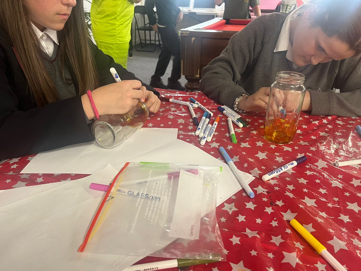 Games, pool, music & crafts at Riverview Youth Club this week. We decorated jam jars ready to fill next week. Our FREE Youth Club runs Monday to Friday: Juniors (8-11) 3.30 to 5.45pm Seniors (12-18) 6.15 to 8.45pm Register now or email hello@rvdt.co.uk bit.ly/RVDT-YouthHub