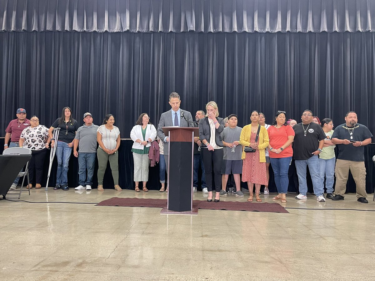Breaking: 19 Uvalde families are suing 92 individual @TxDPS officers for their response to the Robb Elementary shooting, after securing $4M in settlements from the City of Uvalde and Uvalde County. I’m in Uvalde for their announcement. Follow along