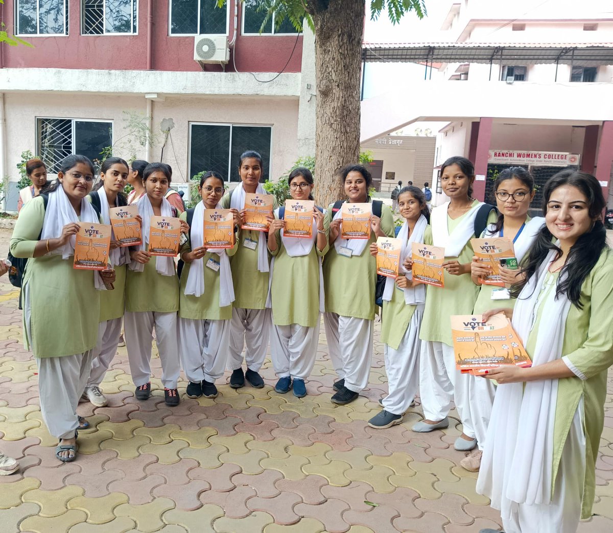 abvp_ranchi's tweet photo. आखिल भारतीय विद्यार्थी परिषद रांची महानगर के अंतर्गत विमेंस कॉलेज में मतदाता जागरण अभियान चलाया गया।
#NationFirstVotingMust
#SayNoToNota
#abvpranchi
@JharkhandABVP https://t.co/cxm6ZSQvmo