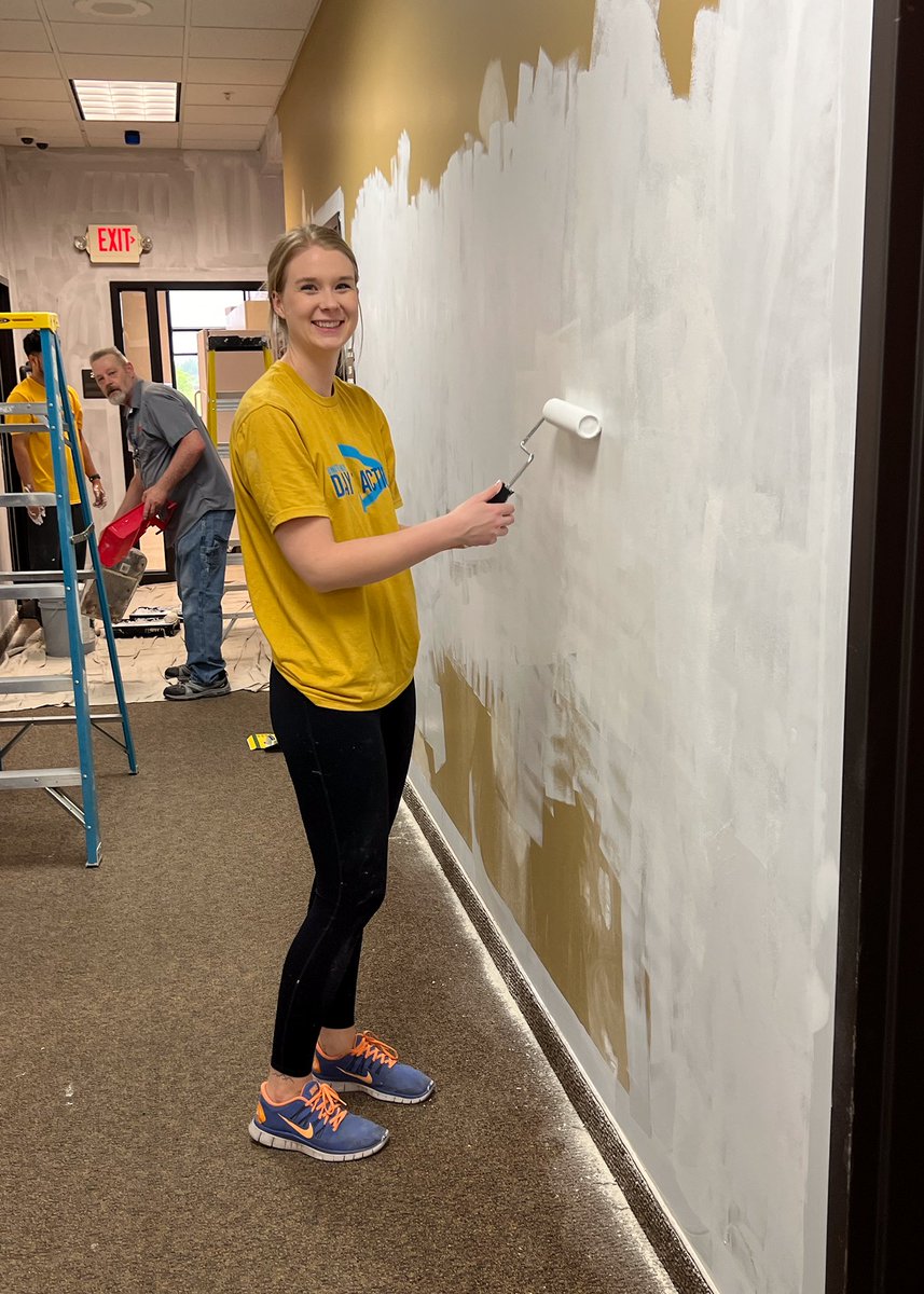 We would like to give a huge shoutout to the awesome volunteers that helped paint at Vista Center for Education on @UnitedWayFargo day of action! Thank you guys so much for your helpful hands and making such a huge impact on our entire community. 🖌️ #OnceASpudAlwaysASpud