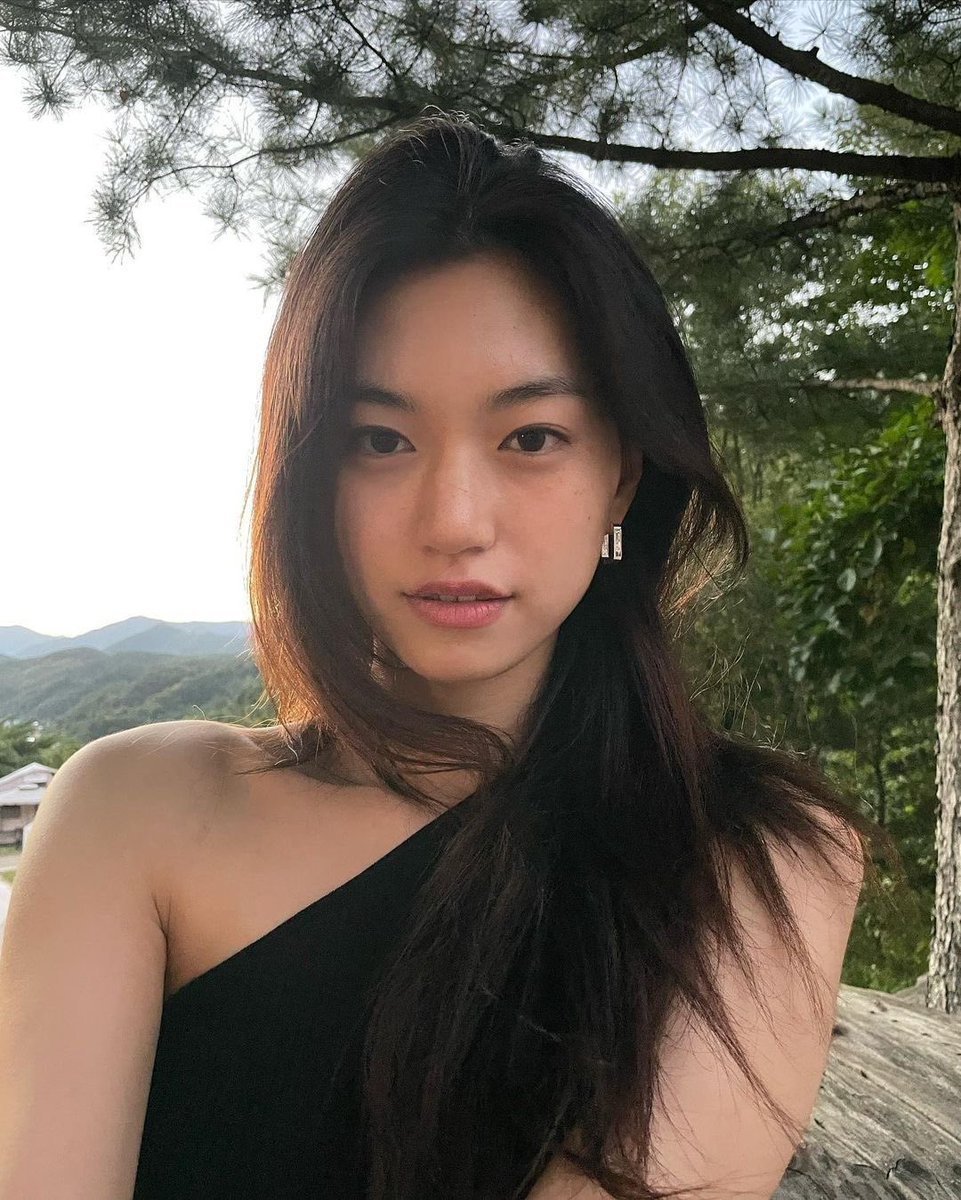 miffyhoshi's tweet photo. weki meki — kim doyeon
it wouldn’t be a face card thread without the face of a generation https://t.co/SX0W3hYPl1