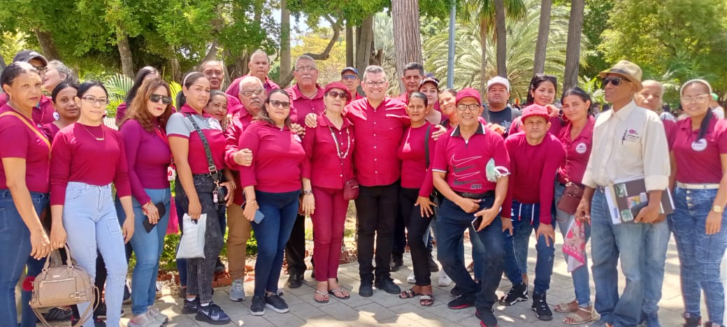 FundapatriSucre's tweet photo. Fundapatrimonio Sucre,  participa en el chequeo de la maquinaria 1x10, activamente desde la Plaza Bolivar de Cumaná.

@GPintoVzla

#SucreOrganiza1X10
#YoSigoAMaduro
#FundapatrimonioSucre https://t.co/P2UCLEALrE