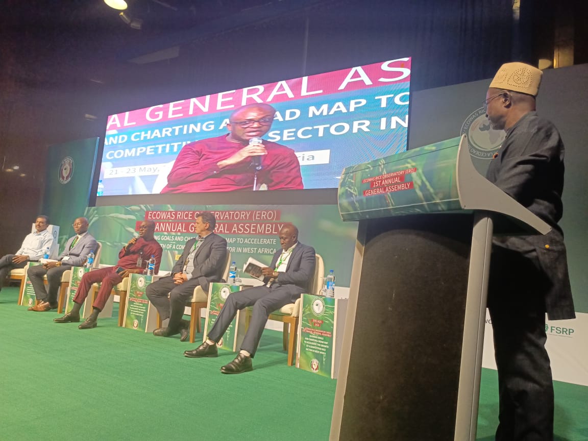 📷Day 2 of the ECOWAS Rice Roadmap Conference, focusing on strategic planning and collaboration to improve rice production, presented the roadmap and discussed donor contributions for successful implementation. ℹ Visit our website for more information: 👇ecowap.ecowas.int/news/read-ecow…