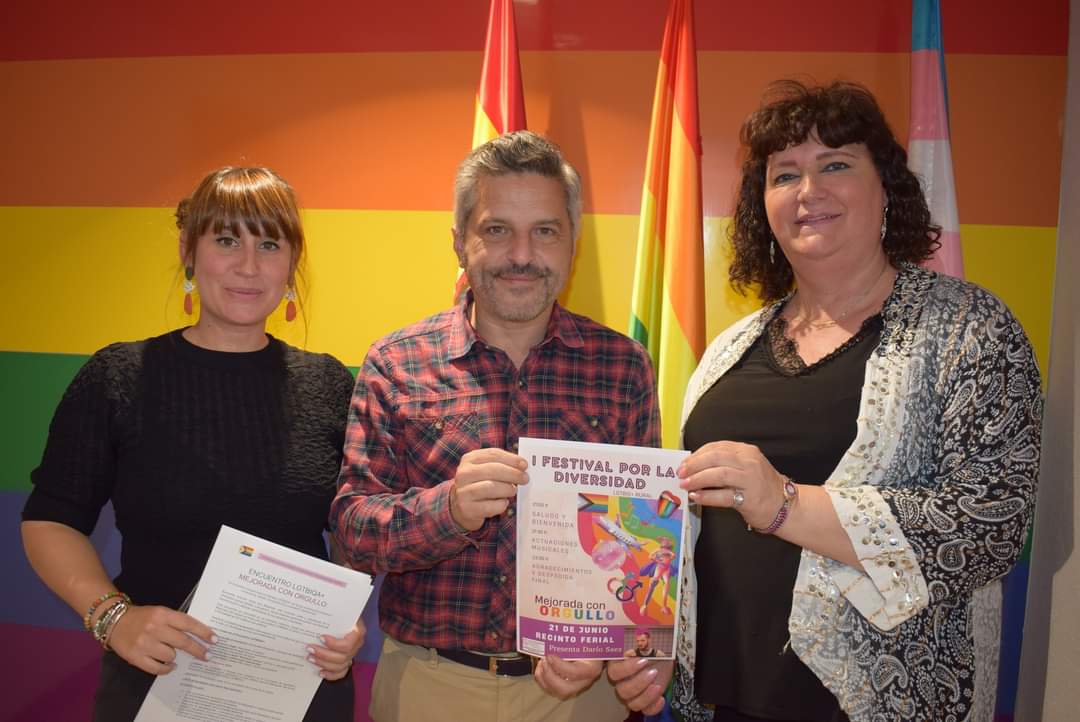 El DG de LGTBI, @juliovalleiscar, se ha reunido con Esmeralda Burgueño, primera concejala trans de la Comunidad de Madrid, para charlar sobre el I Festival por la Diversidad que se celebrará el próximo 21 de junio en Mejorada.