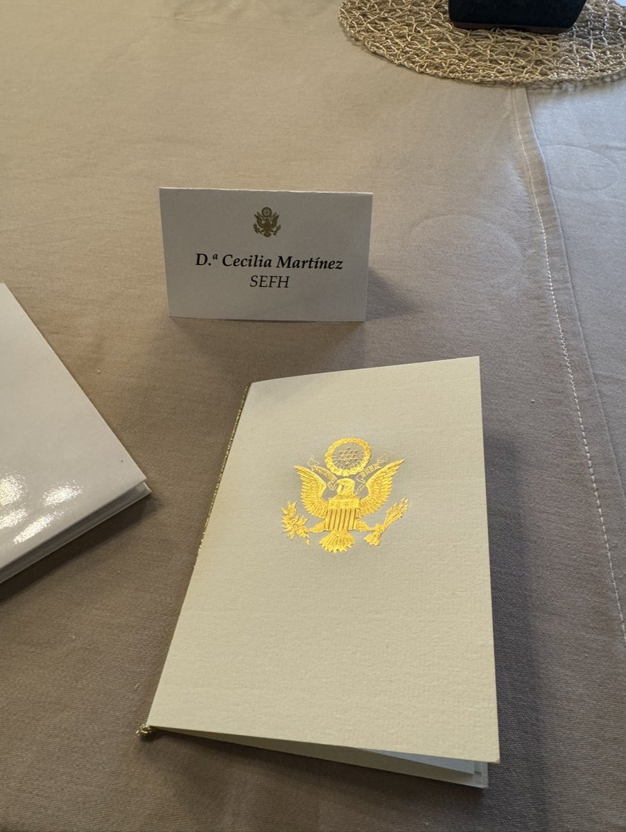 Importancia de la tecnología aplicada a trazabilidad y eficiencia del circuito de uso de los medicamentos, aportaciones y situación de la Farmacia Hospitalaria en nuestro país. La @sefh apuesta por desarrollo normativo y plan de inversiones.Gracias a <a href="/USembassyMadrid/">US Embassy Madrid 🇺🇸🇪🇸</a> y <a href="/BDandCo/">BD</a>