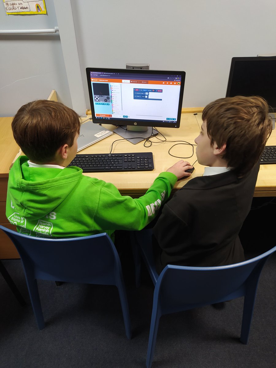 Our S1 Digital Leaders were @crossarthurlie this morning running a code clinic for the cluster code competition @BarrheadHighSch loads of great ideas, code and games @DigiSchoolsERC #raiseTheBarr