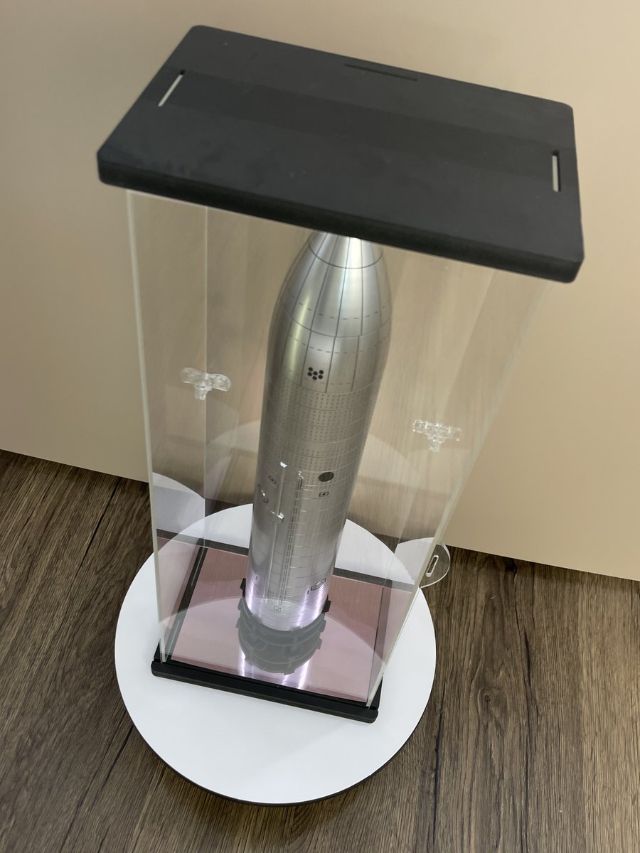tsuki_sama__'s tweet photo. My 144/1 SpaceX Starship models in display box. You can get it in my channel!๐ฅฐ๐ฅฐ
#SpaceX #models #Starship #ship24 #Starbase #rockets #LaunchX #Space #Launch #NASA #ship @elonmusk @FelixSchlang https://t.co/27cgRtOVgq
