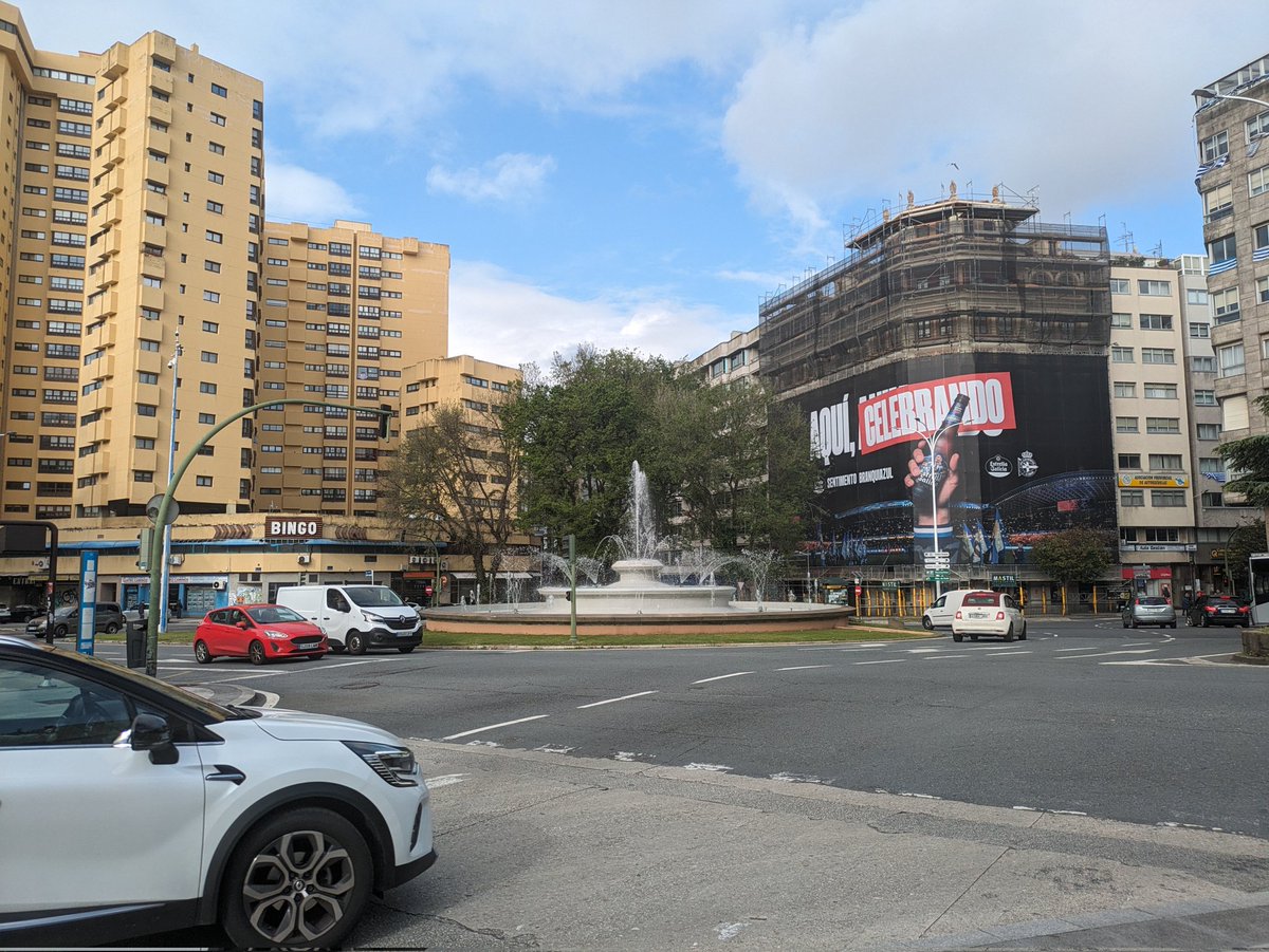 Lucia_P_R's tweet photo. Una vez en #mibarrio, de nuevo invasión de #trafico con sus #claxons, aportando un poquito más de tensión a las personas circulantes.... Mensajes de "EeeeOooo" en el móvil, y #mishijos esperando toda la tarde por mi. @No2NoCo, cuándo ofrecerás servicio de #psicoterapiaurbana? https://t.co/Fxp588nNsx