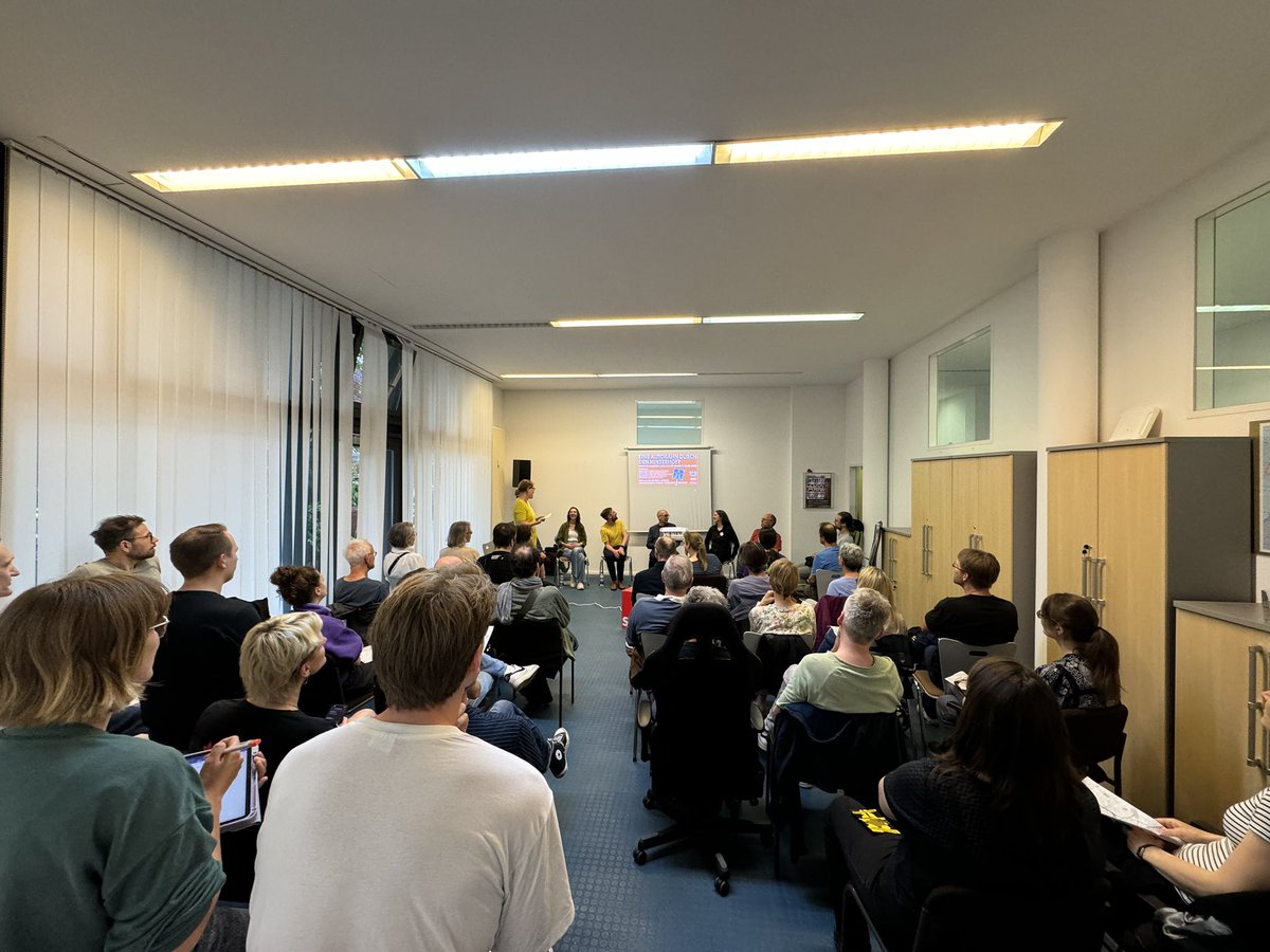 SpdAk's tweet photo. Es geht los! Viele haben den Weg zur Veranstaltung gefunden! @stuewer @Ta_matriarchat @clubcommission, Briti Beneke und @WeertCanzler diskutieren mit! 

#A100stoppen https://t.co/TstFKDESq2
