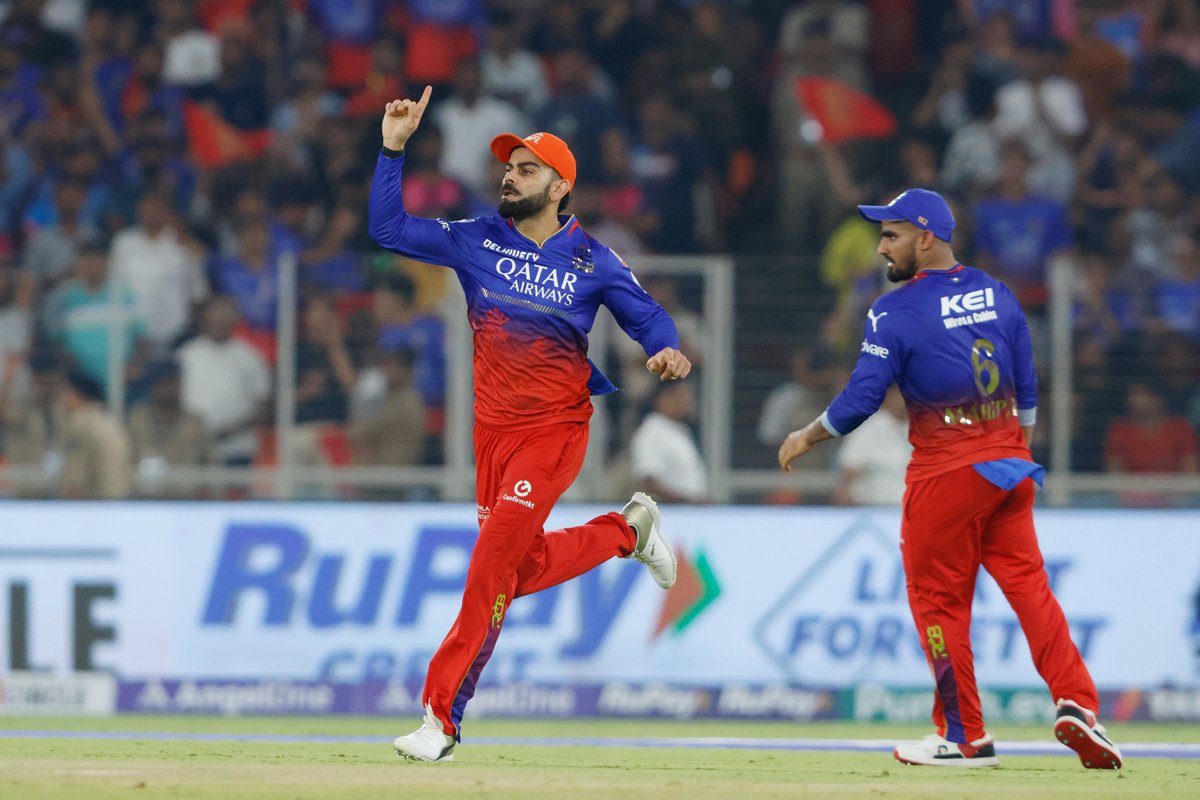 WATCH OUT for that rocket throw from Virat Kohli! 🚀 #RR are 4 down now! Dhruv Jurel departs and that brings a timely wicket for #RCB 👌👌 Follow the Match ▶️ bit.ly/TATAIPL-2024-E… #TATAIPL | #RRvRCB | #Eliminator | #TheFinalCall