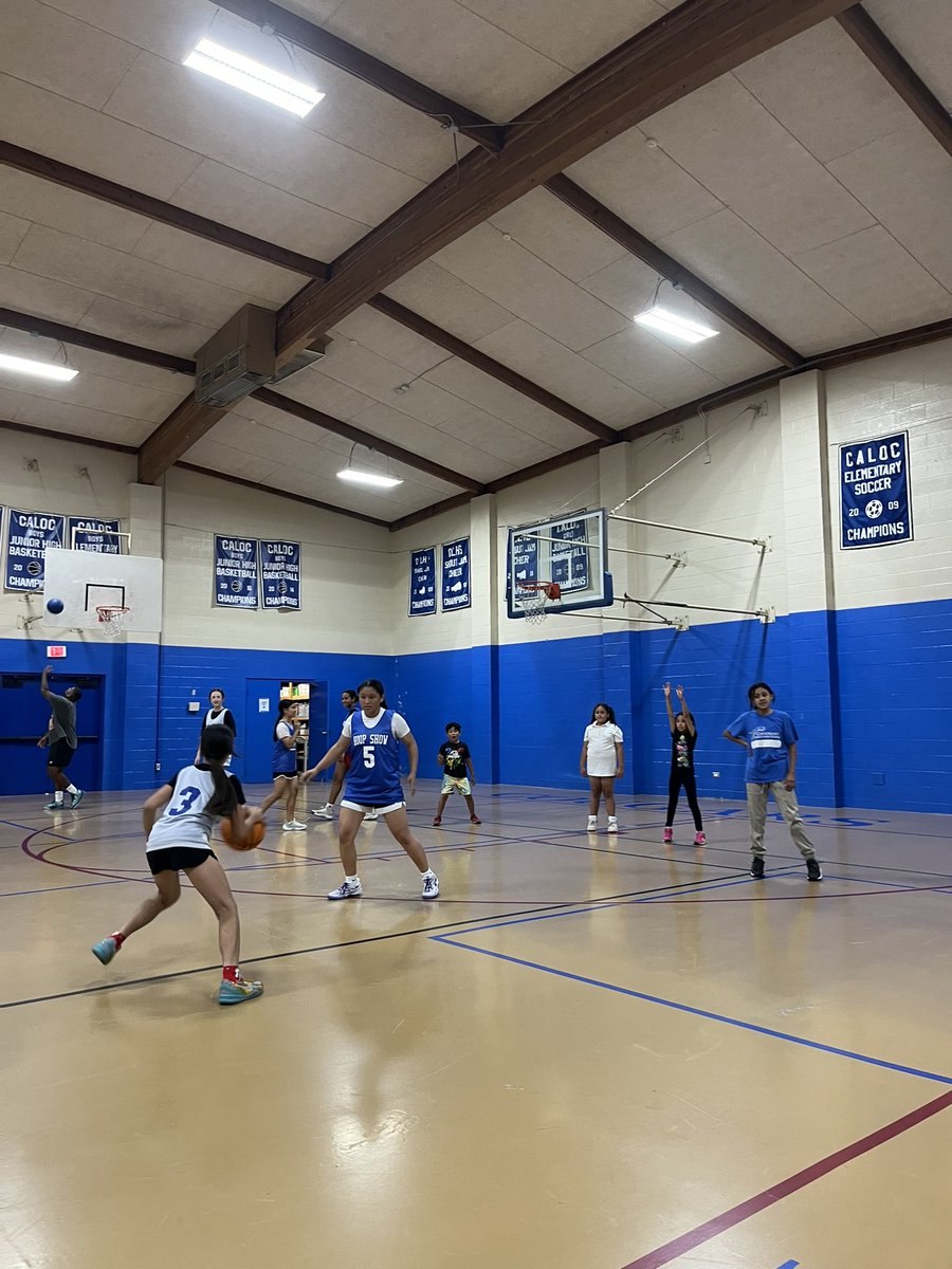 kb8thekid's tweet photo. We had our end of season open runs where us coaches get to play against our kids, they had this old man out here gassed!!!! 😂 #hoopshow #LStraining #hoopshowgirls #girlscanball #zk1 #blackouts #venominom #kobesalldayeveryday @nikebasketball @nikestore @Nike #kobe1 https://t.co/ws55F0oGOj