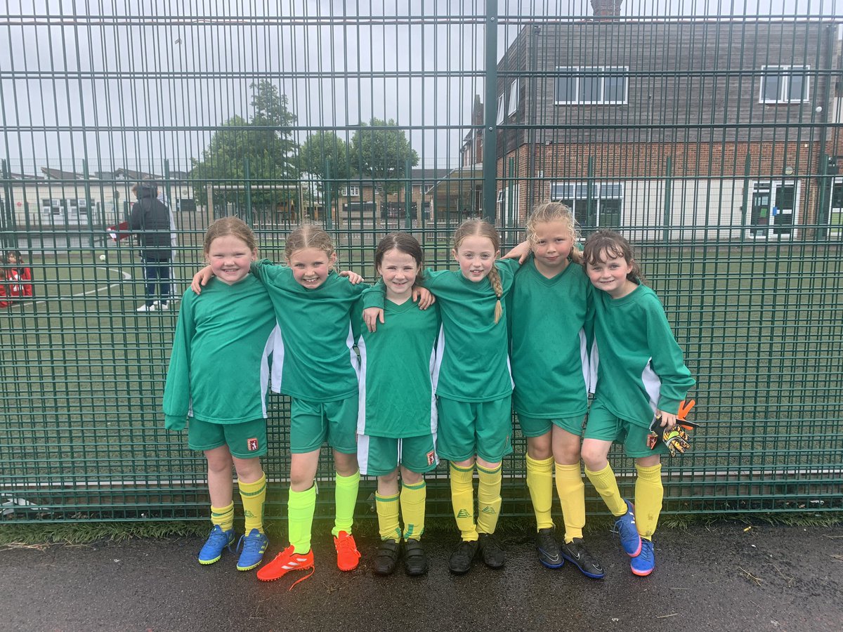 Well done to the Year 3 Girls team who took part in an exciting @LEOsports7 football tournament ⚽️ They were resilient and had fun playing, even in the rainy weather! Well done to the players who worked fantastically together! Thank you to @CCJacademy for hosting!