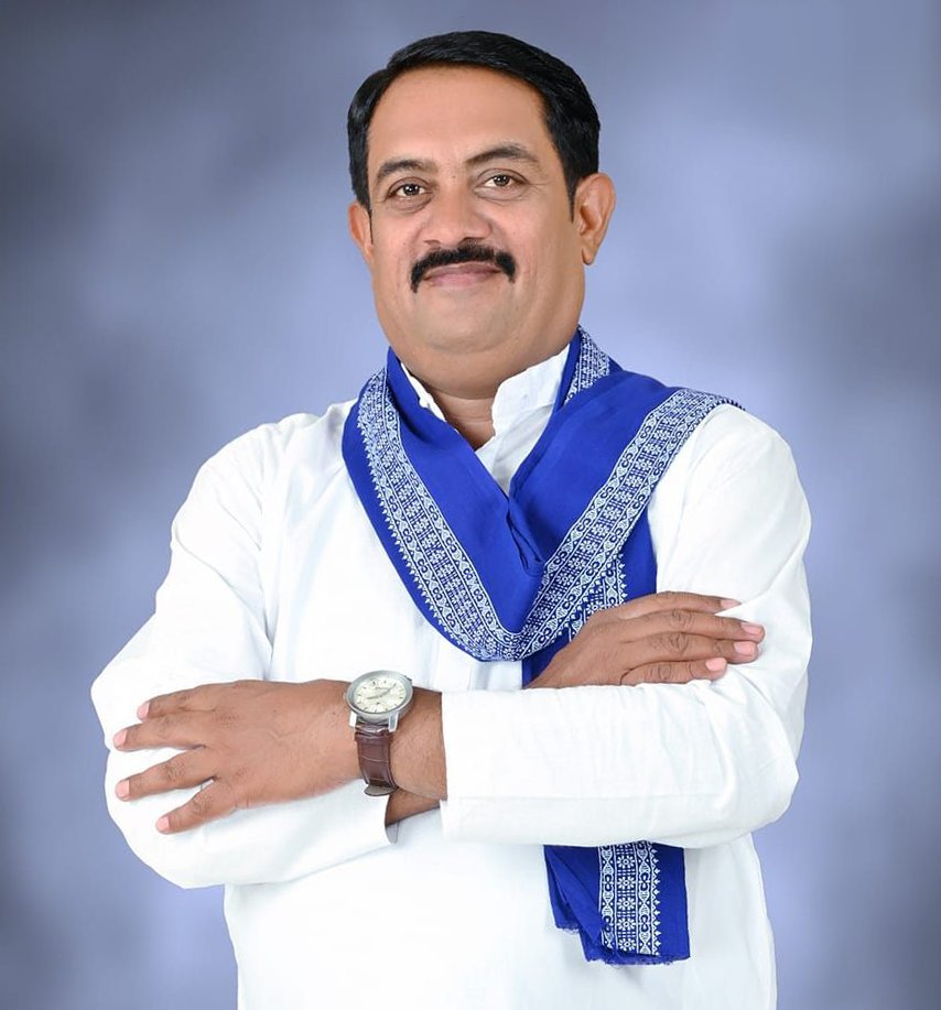 #WamanMeshram
माननीय रविंद्र राणे, राष्ट्रीय समीक्षा प्रभारी, बामसेफ, नई दिल्ली उनका दुःखद निधन हुआ है। मैसिव हार्ट अटैक की वजह से उनका दुःखद निधन हुआ है। उनका निधन संगठन व समाज के लिए हानी है, उनका अंत्यविधी कल दोपहर 4 बजे अमरावती में होगा।