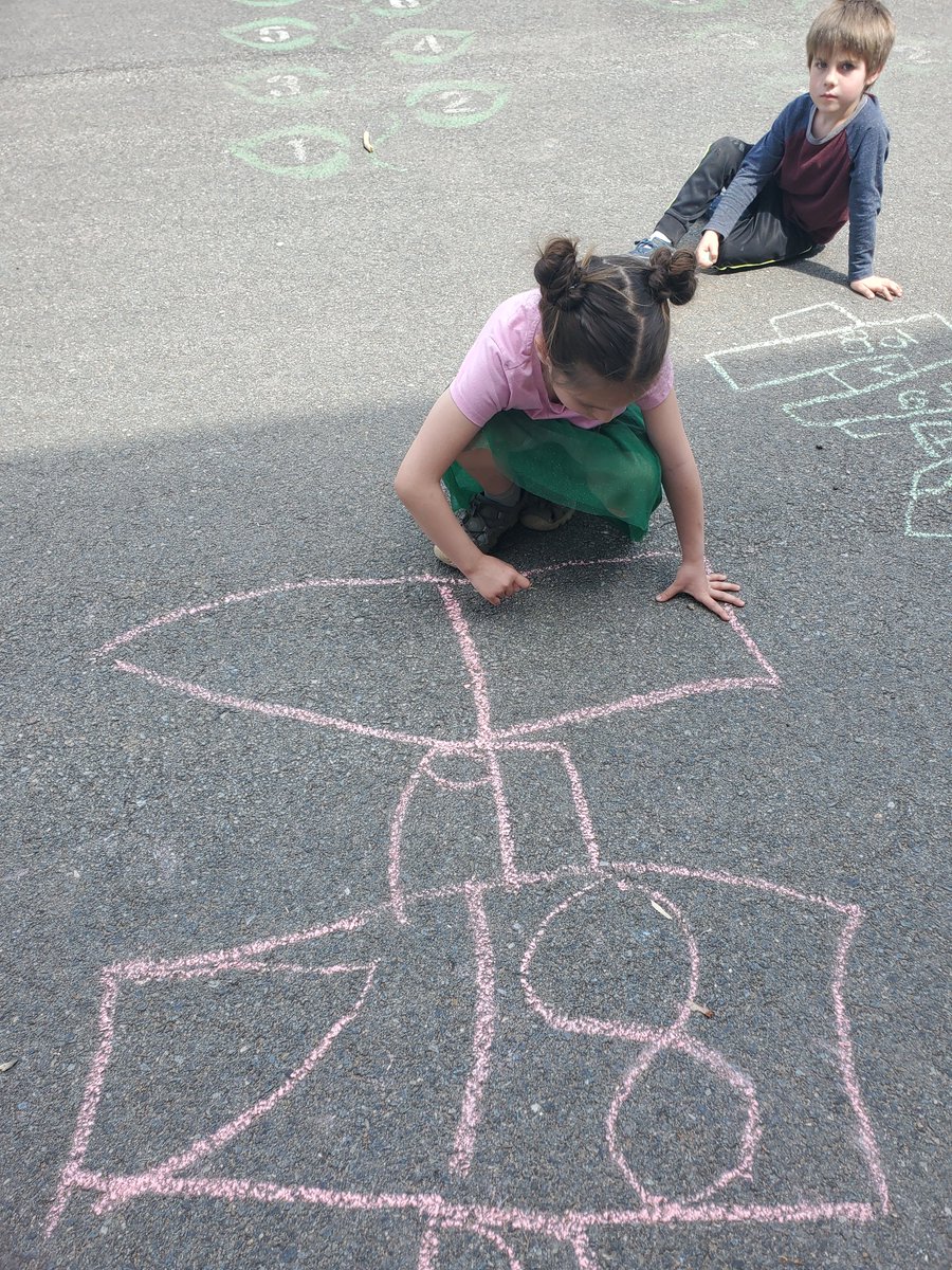 GillBaskwill's tweet image. We&apos;re practicing printing numerals and saying numbers in order with hopscotch! #seewhatIamlearning #math #outdoorlearning @SMES01 @nsac