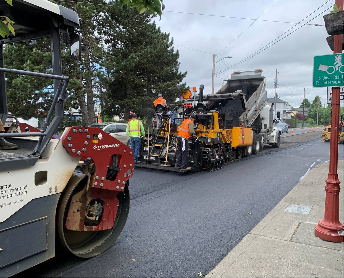 seattledot's tweet photo. The #LevyToMoveSeattle funded crew-built paving work to get a head start on improvements before construction begins on the Beacon Ave S and 15th Ave S Safety Project.
This is before, during, and after on 15th Ave S between S Bayview St and Beacon Ave S.
https://t.co/MAatmmKl5I https://t.co/Ln1bMbaI0Q