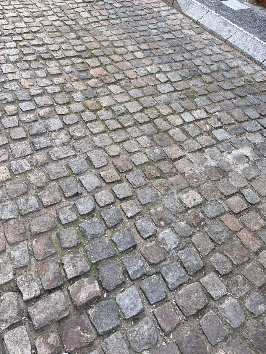 Pere Pons (@pereponsm) on Twitter photo Carrer Santa Anna, abans/ara: Quin nyap, quina poca gràcia, de nivell baix... gràcies per tant poc <a href="/elvendrell_cat/">Ajuntament del Vendrell</a> Carrer Santa Anna, abans/ara: Quin nyap, quina poca gràcia, de nivell baix... gràcies per tant poc <a href="/elvendrell_cat/">Ajuntament del Vendrell</a>