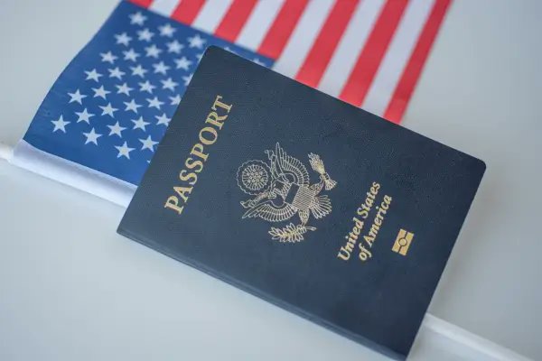 #LosAngeles #USA #USpassport #passport #passportphoto #2x2photo From understanding the correct dimensions to ensuring the ideal lighting and expression, we'll equip you with the knowledge to snap that flawless image for your American passport: visafoto.com/usa/passport-p…