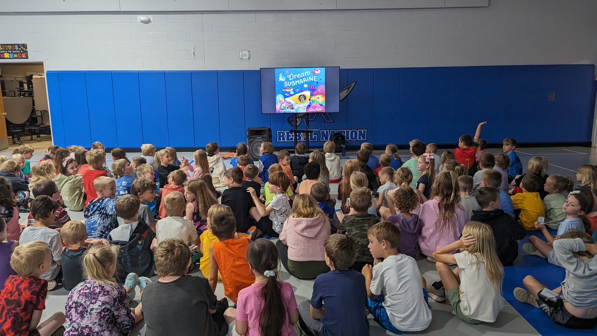 An #ocean of kids getting ready for a sneak peek at Dream Submarine and a deep dive into sea creature science! Thank you, #teachers! #kidlitart by @Cleonique #literacy #kidlit