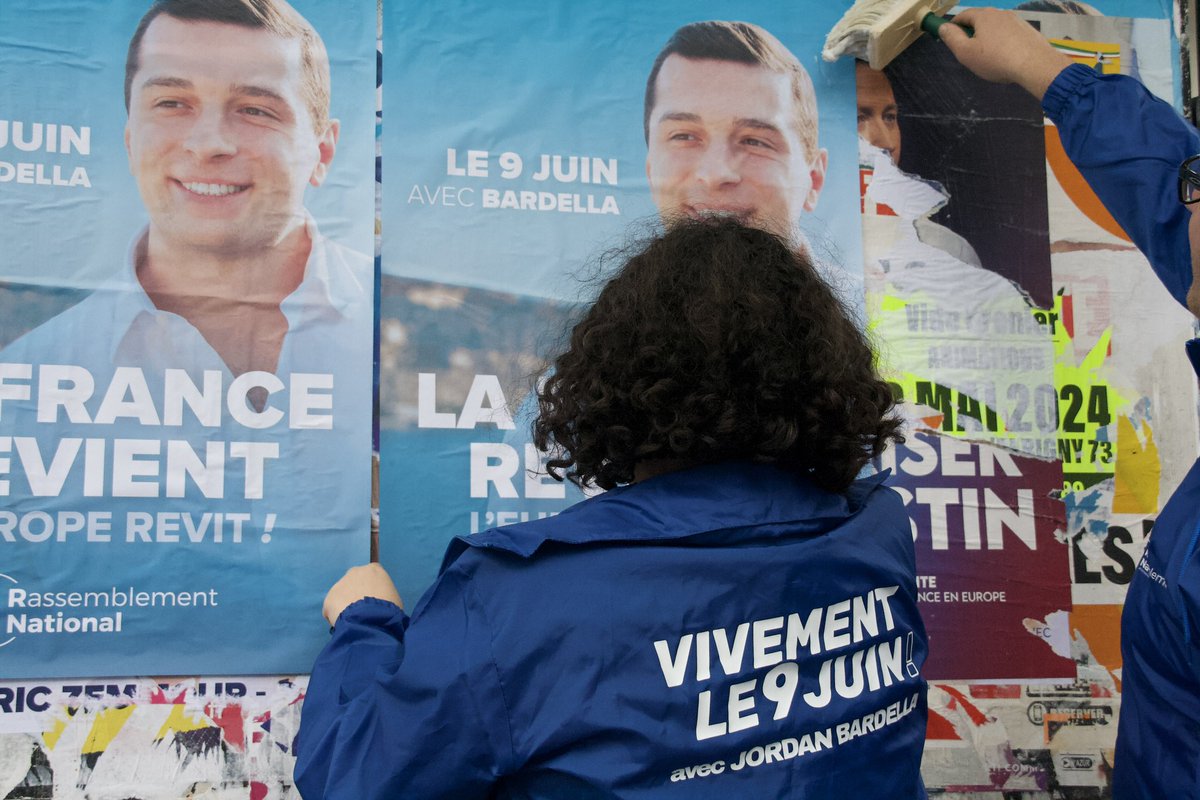 Collage du @RNJ_off de Savoie sur la commune d’Albertville.

Le 9 juin, pas d'abstention, pas de dispersion, votez @J_Bardella !

#VivementLe9Juin